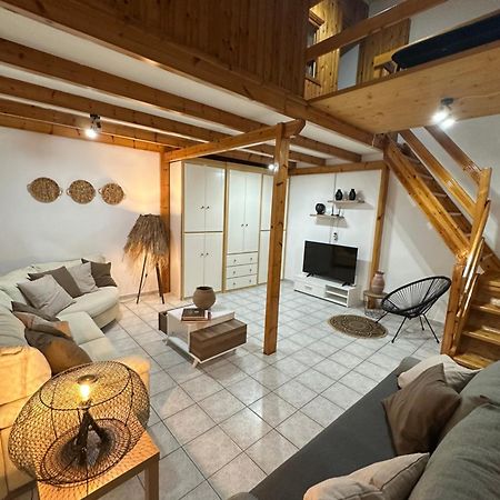 Maria' S Apartment ลาวริออน ภายนอก รูปภาพ